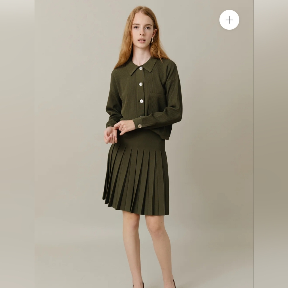 Apparalel Infinitiy skirt in basil Small long (25 inches) - Picture 3 of 4